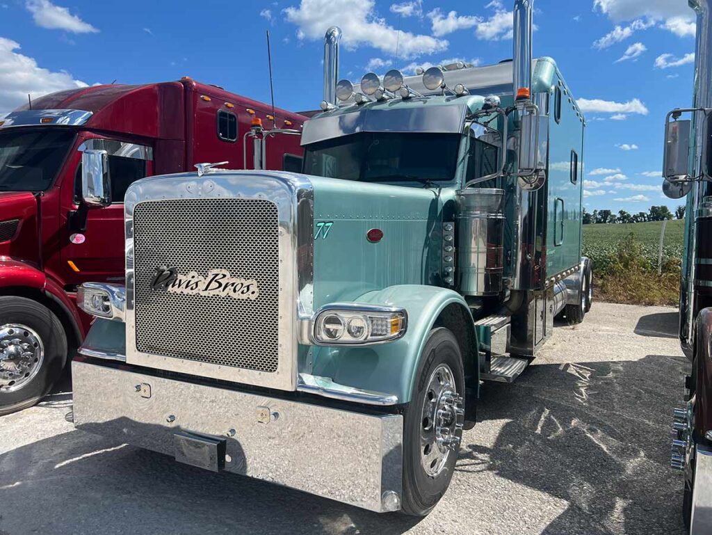 Peterbilt model 389, amerikansk "long-nose" lastbil.